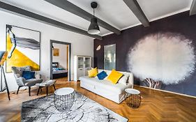 Dohany 1 2 Bedroom Apartment At Great Synagogue